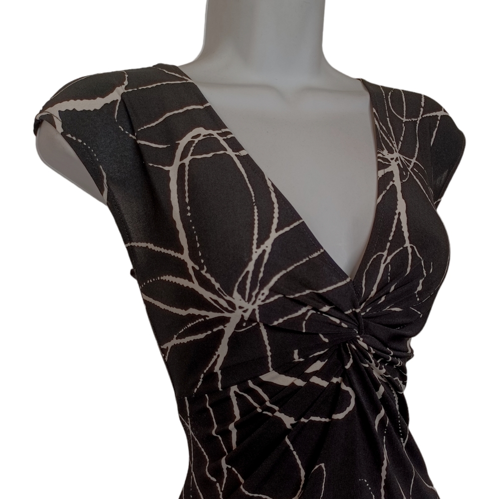 LADY HATHAWAY White Abstract Print Black Stretchy Front Twist Dress 4 (Small) - Picture 2 of 8